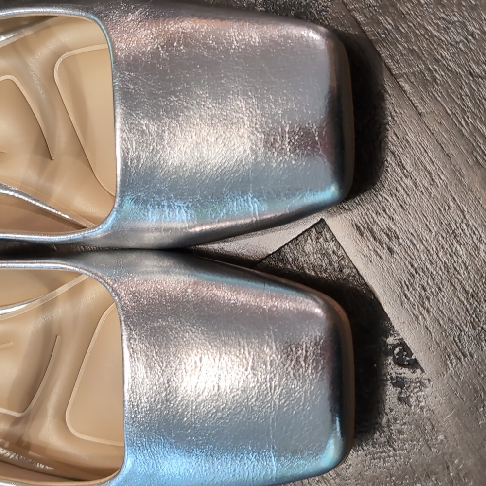 NWT - Franco Sarto Tinsley Metallic Silver Ballet Flats - Picture 9 of 11